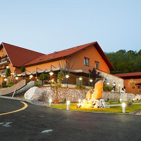 סובאטה Hotel Belvedere מראה חיצוני תמונה