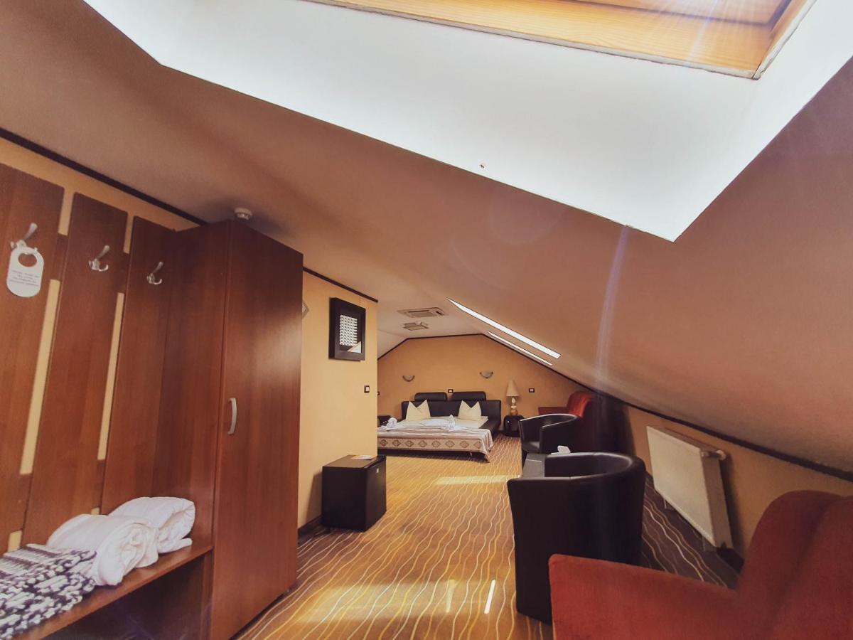 סובאטה Hotel Belvedere מראה חיצוני תמונה
