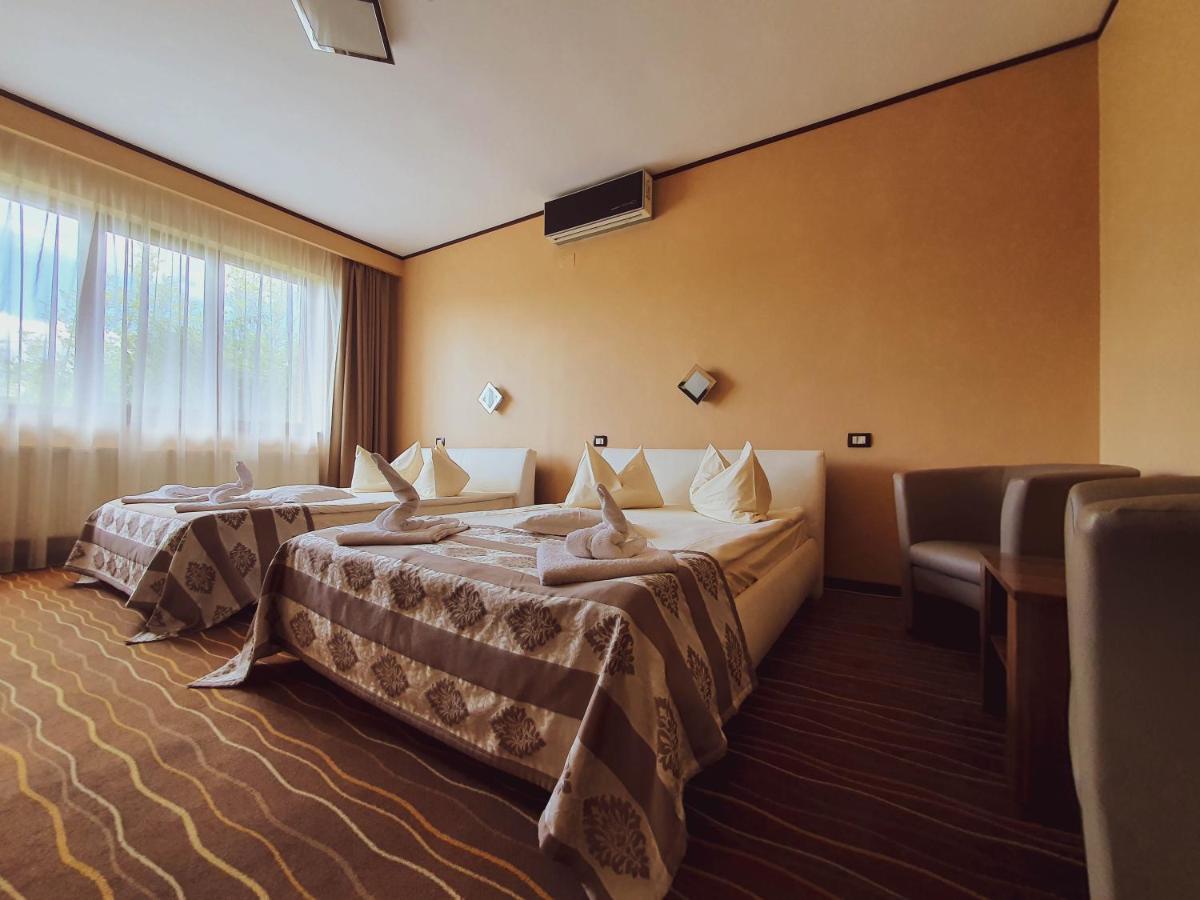 סובאטה Hotel Belvedere מראה חיצוני תמונה