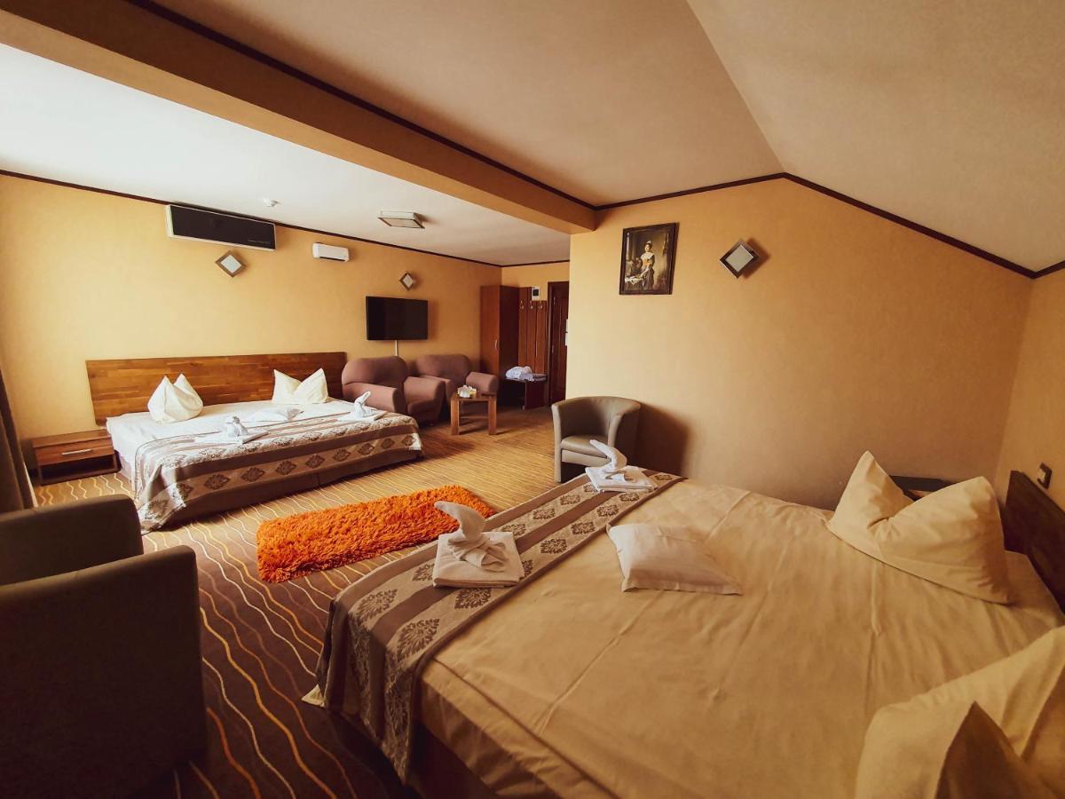 סובאטה Hotel Belvedere מראה חיצוני תמונה
