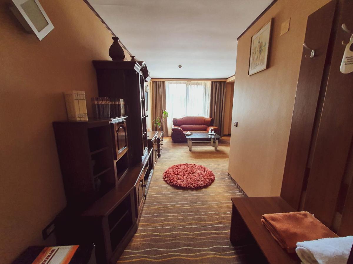 סובאטה Hotel Belvedere מראה חיצוני תמונה