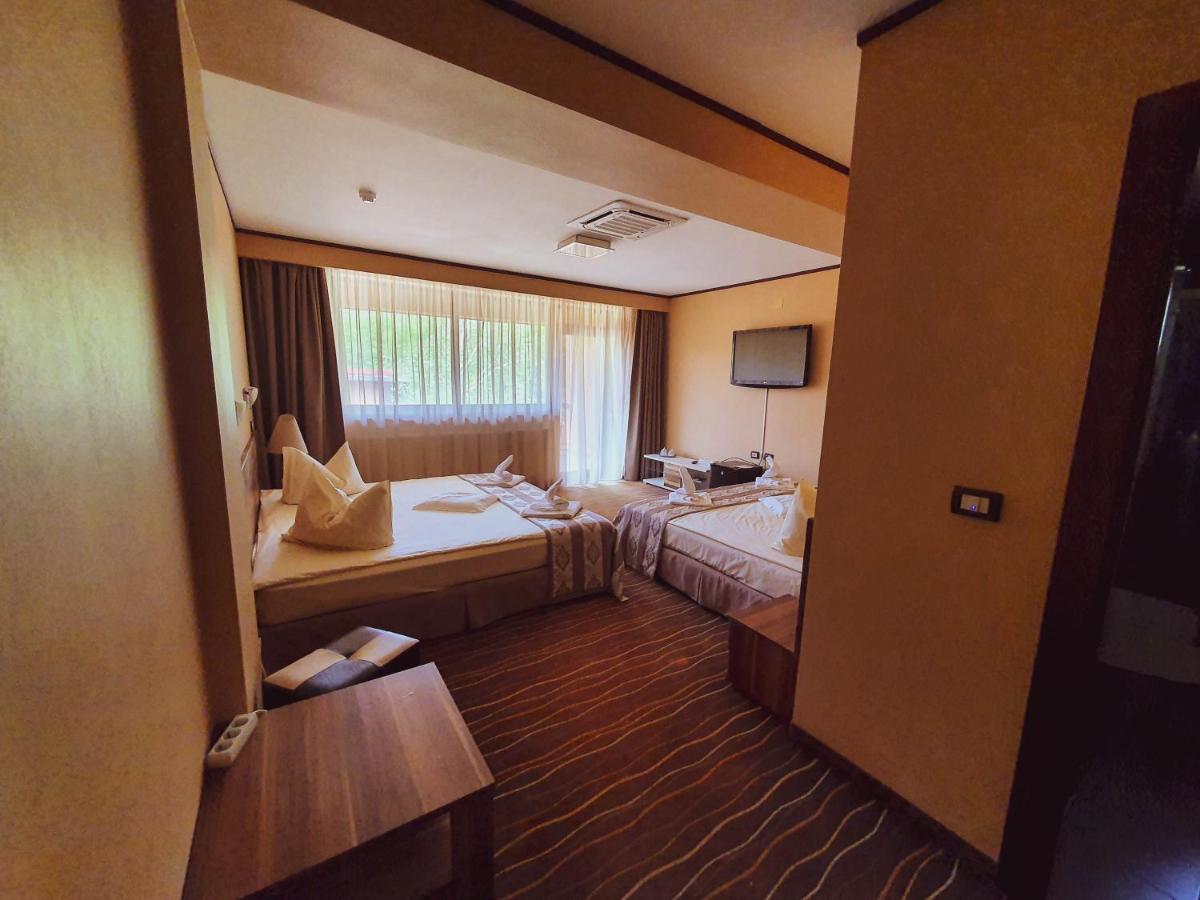 סובאטה Hotel Belvedere מראה חיצוני תמונה