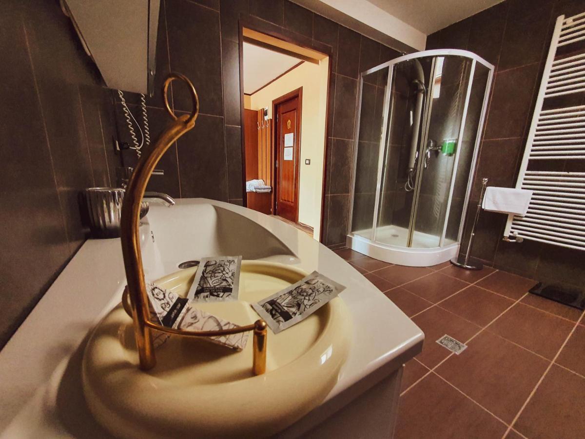 סובאטה Hotel Belvedere מראה חיצוני תמונה