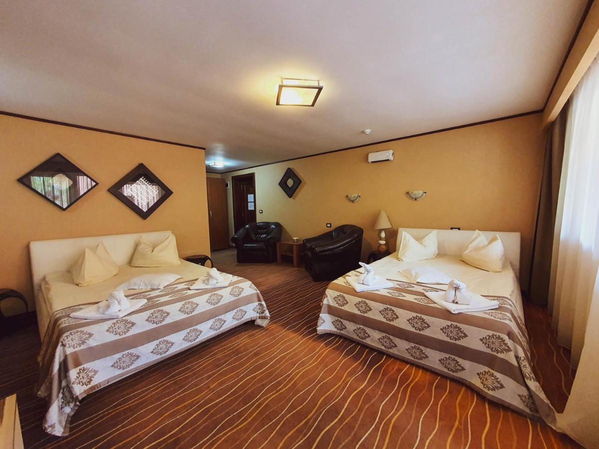 סובאטה Hotel Belvedere מראה חיצוני תמונה