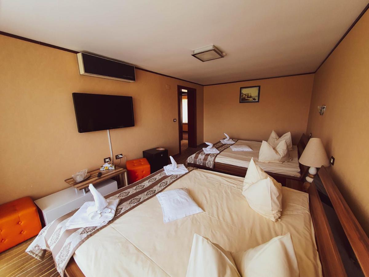 סובאטה Hotel Belvedere מראה חיצוני תמונה