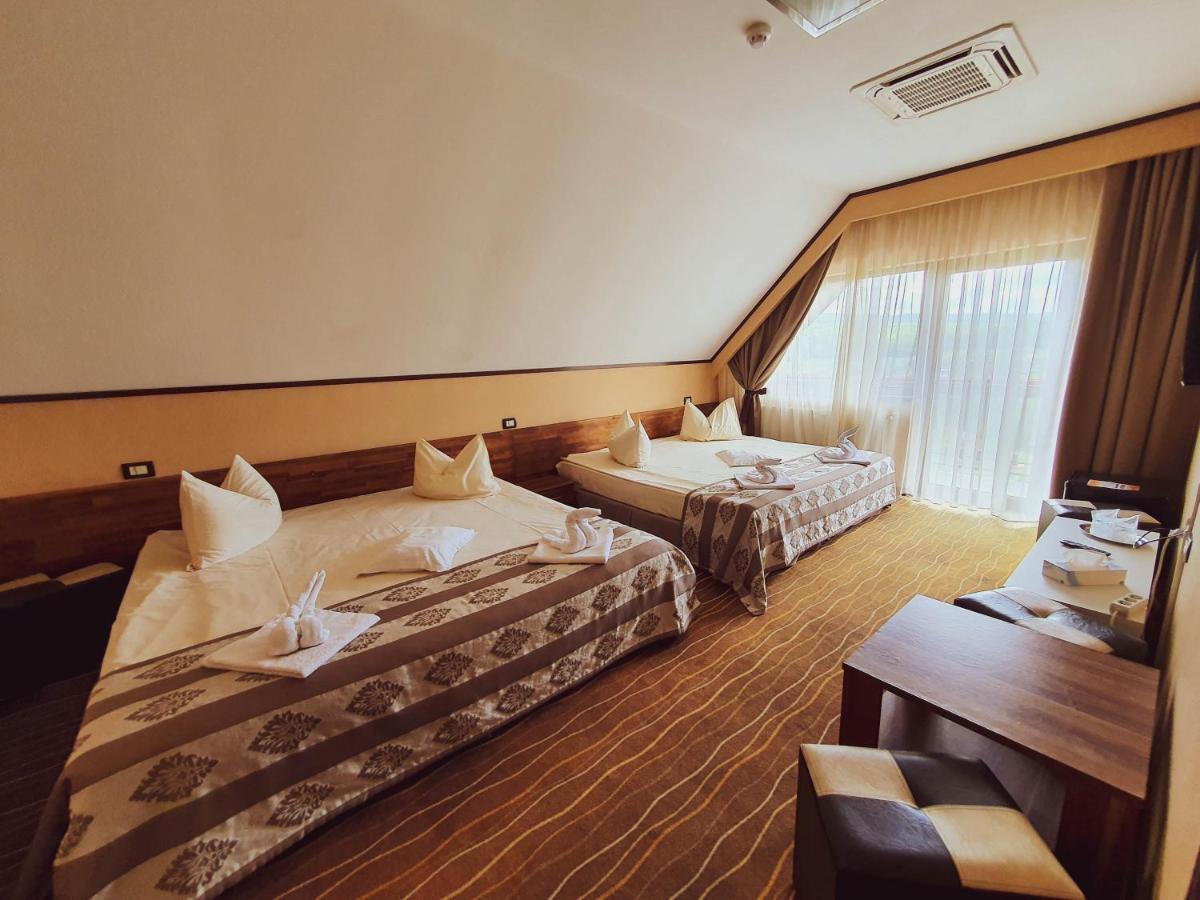 סובאטה Hotel Belvedere מראה חיצוני תמונה