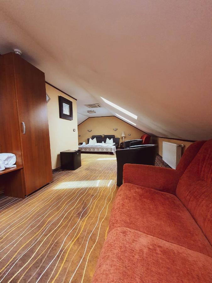 סובאטה Hotel Belvedere מראה חיצוני תמונה