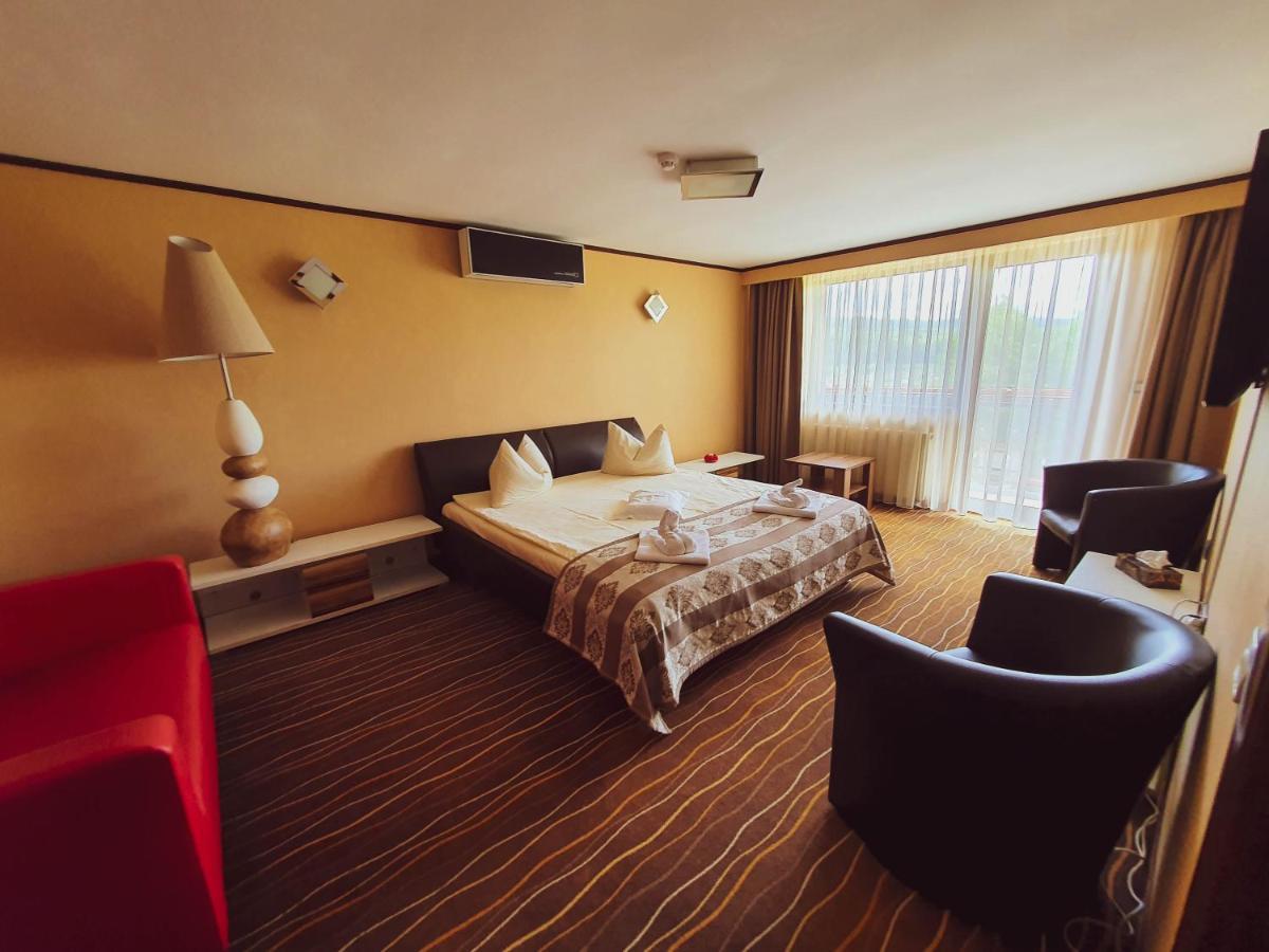 סובאטה Hotel Belvedere מראה חיצוני תמונה