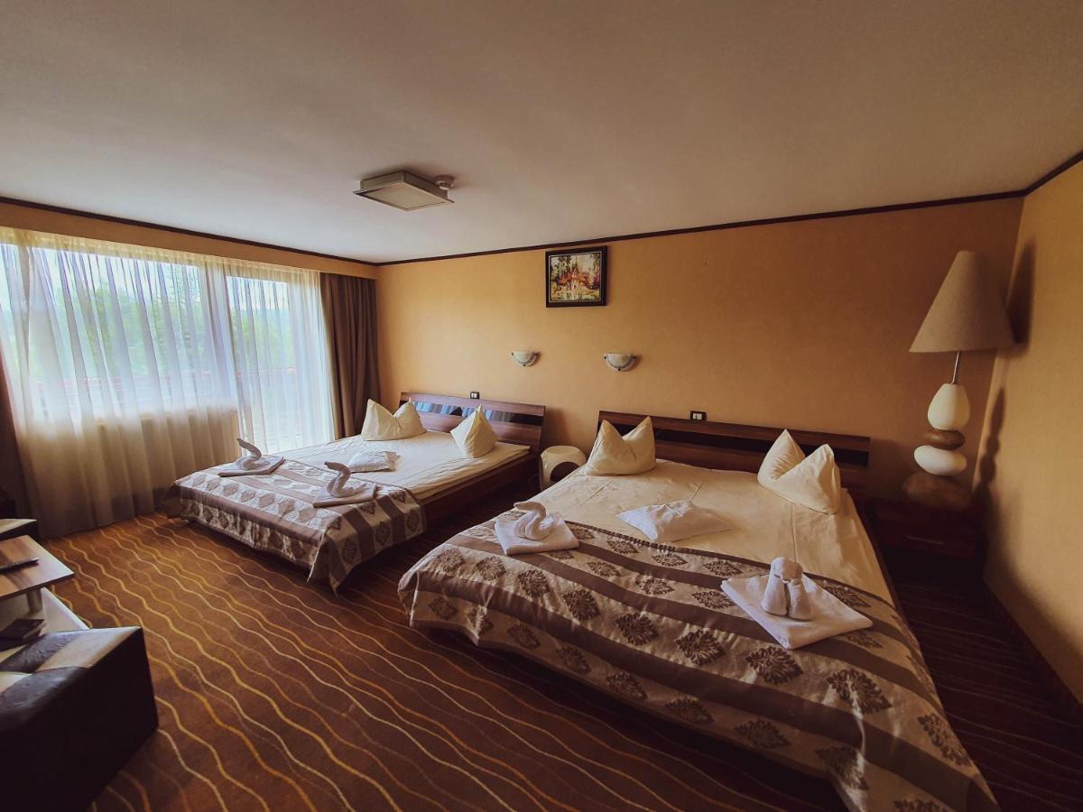 סובאטה Hotel Belvedere מראה חיצוני תמונה