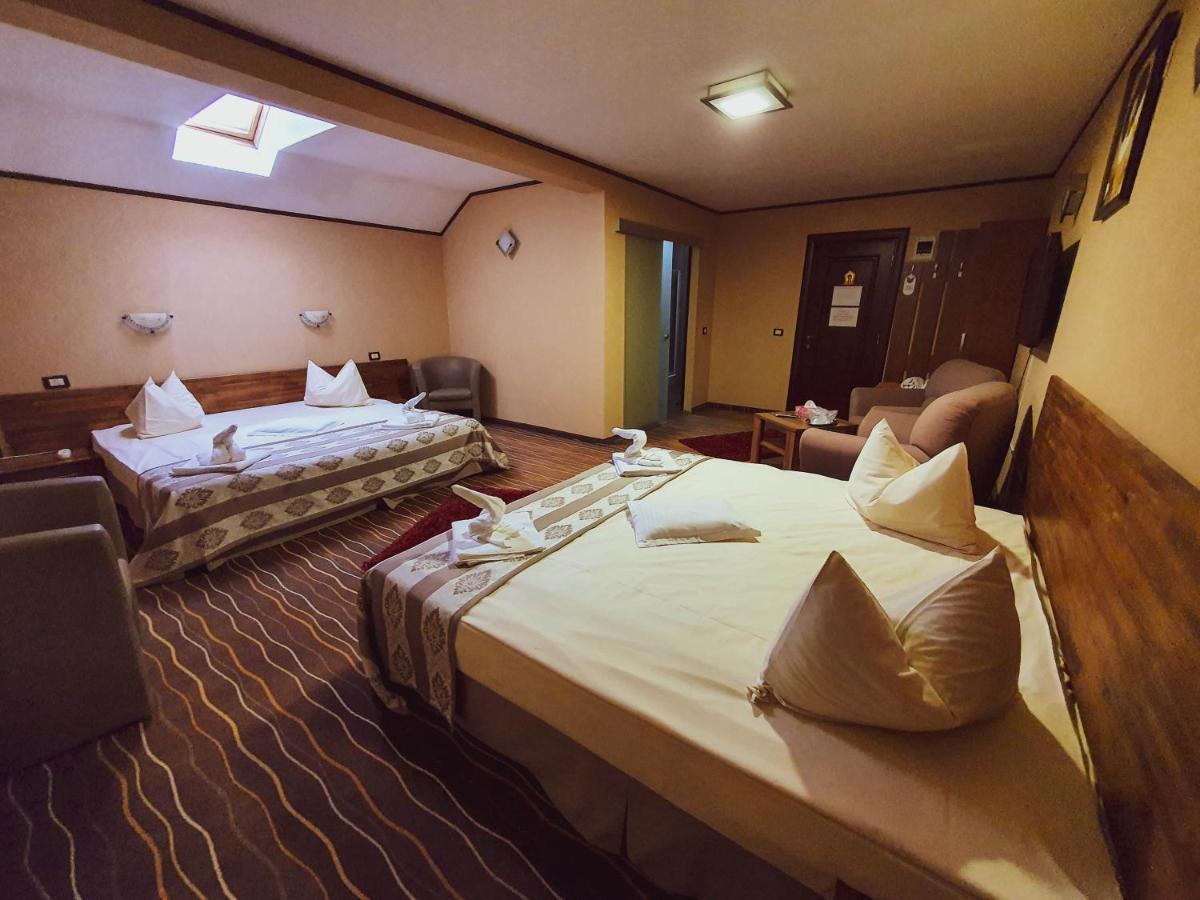 סובאטה Hotel Belvedere מראה חיצוני תמונה