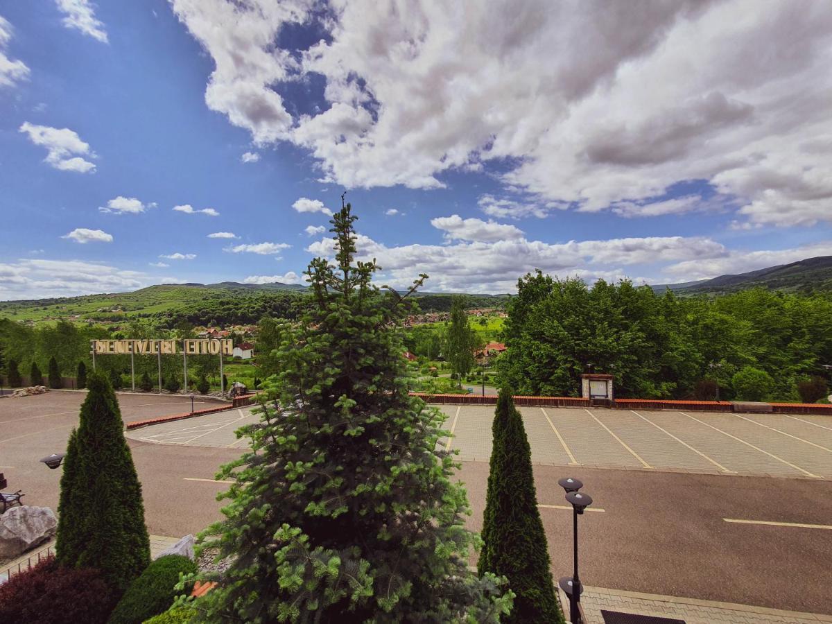 סובאטה Hotel Belvedere מראה חיצוני תמונה