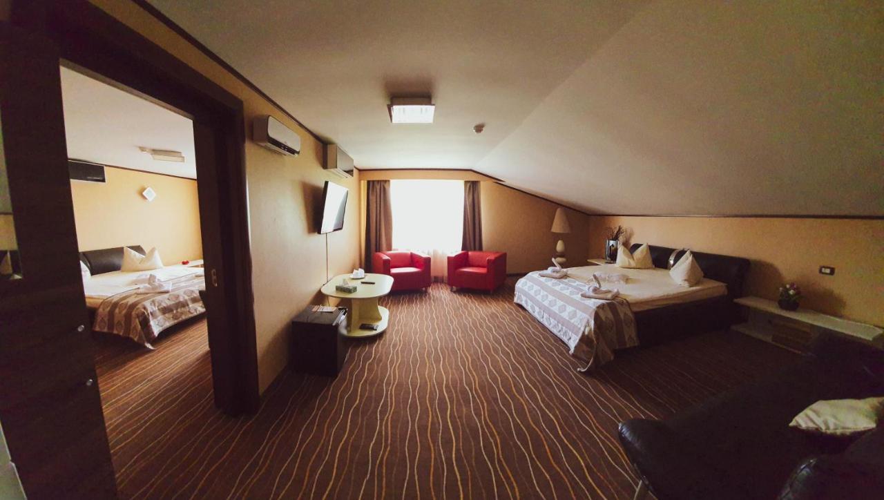 סובאטה Hotel Belvedere מראה חיצוני תמונה