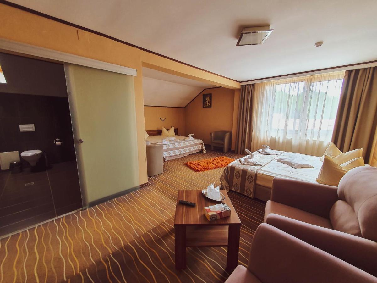 סובאטה Hotel Belvedere מראה חיצוני תמונה
