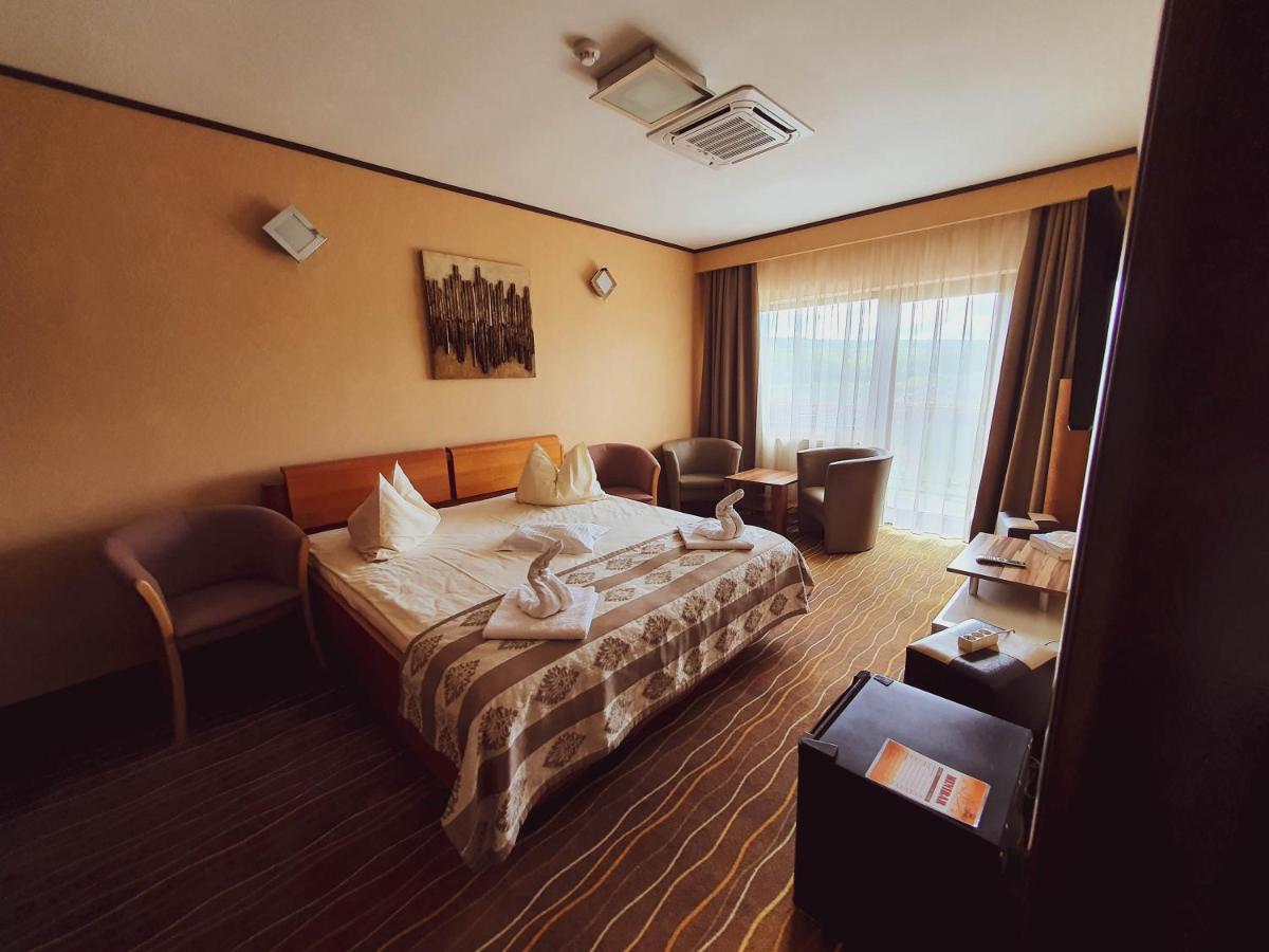 סובאטה Hotel Belvedere מראה חיצוני תמונה