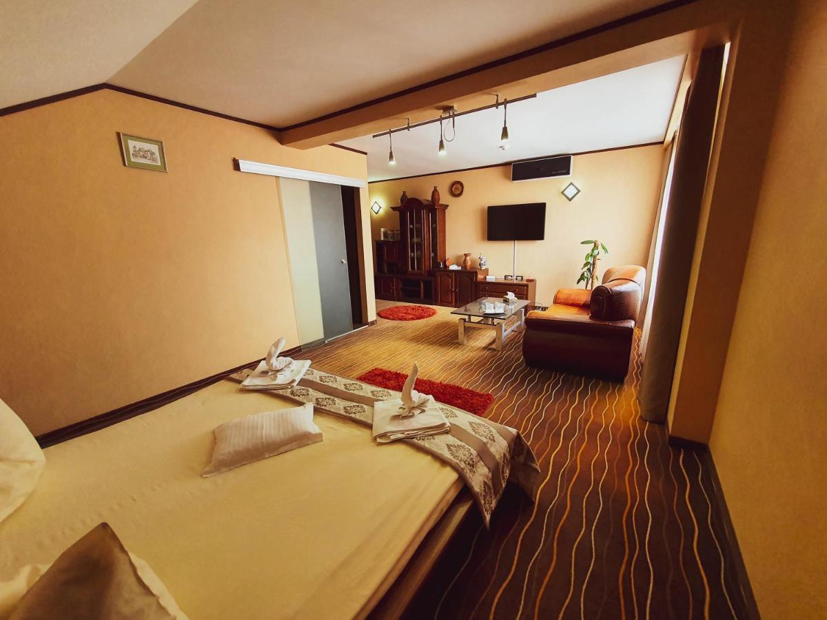 סובאטה Hotel Belvedere מראה חיצוני תמונה