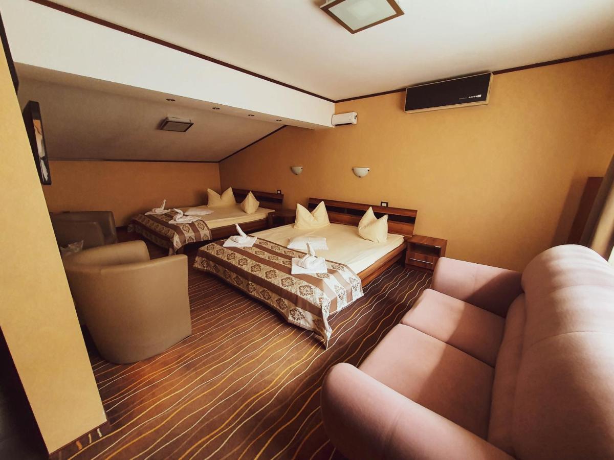 סובאטה Hotel Belvedere מראה חיצוני תמונה