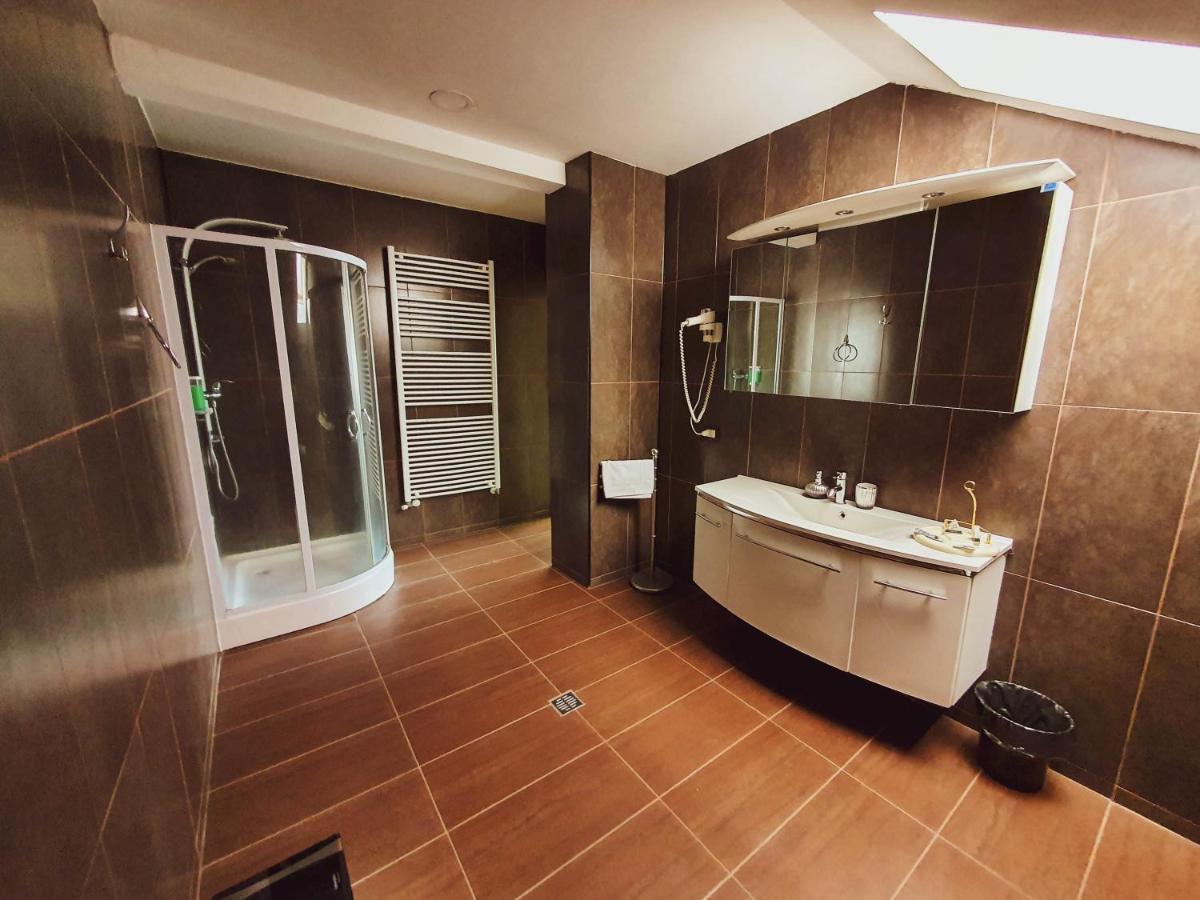 סובאטה Hotel Belvedere מראה חיצוני תמונה