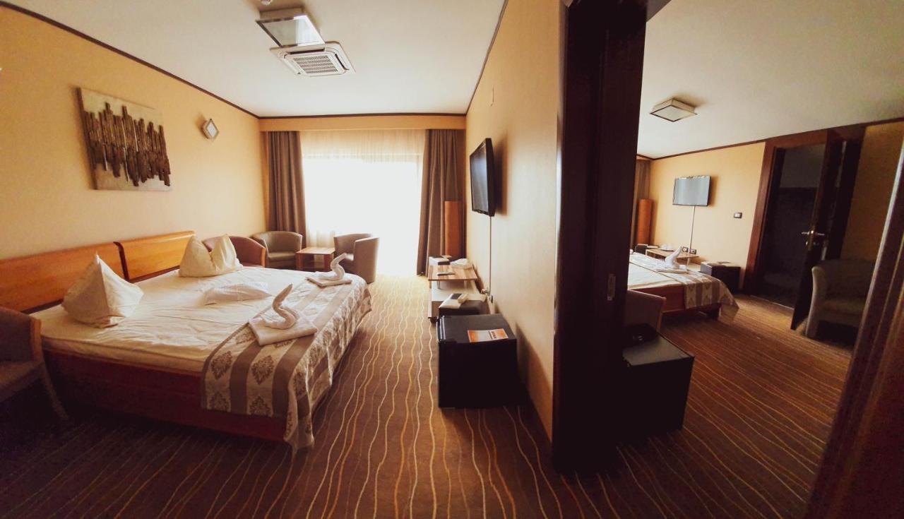 סובאטה Hotel Belvedere מראה חיצוני תמונה