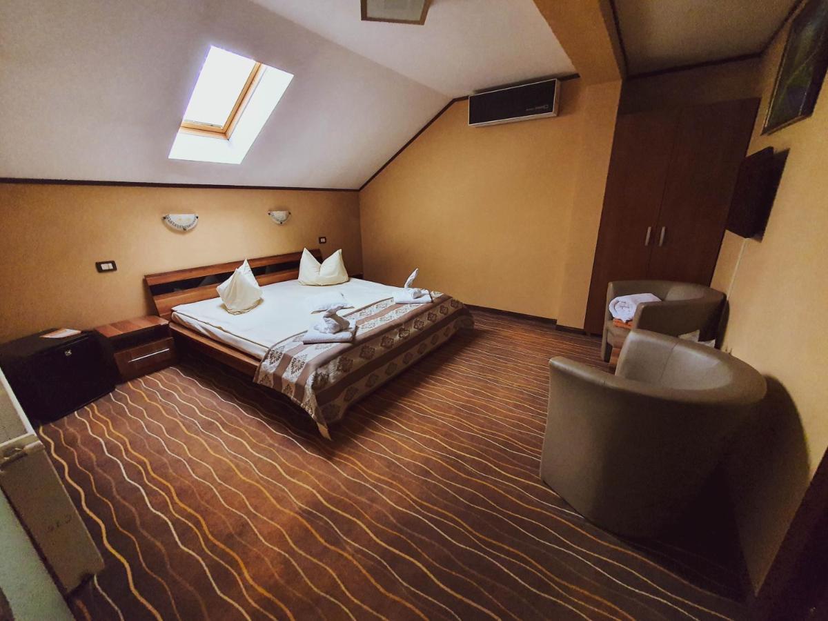 סובאטה Hotel Belvedere מראה חיצוני תמונה