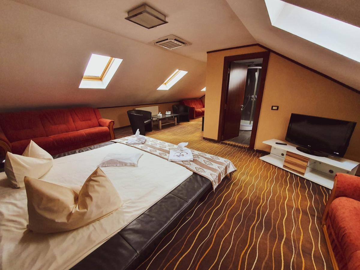 סובאטה Hotel Belvedere מראה חיצוני תמונה
