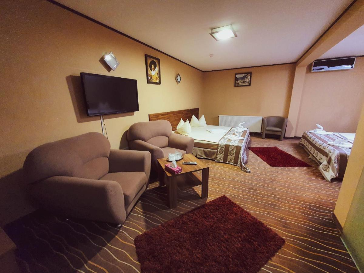 סובאטה Hotel Belvedere מראה חיצוני תמונה