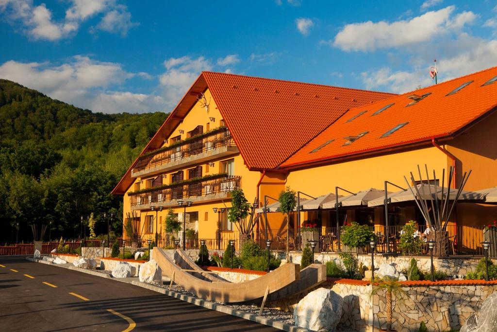 סובאטה Hotel Belvedere מראה חיצוני תמונה