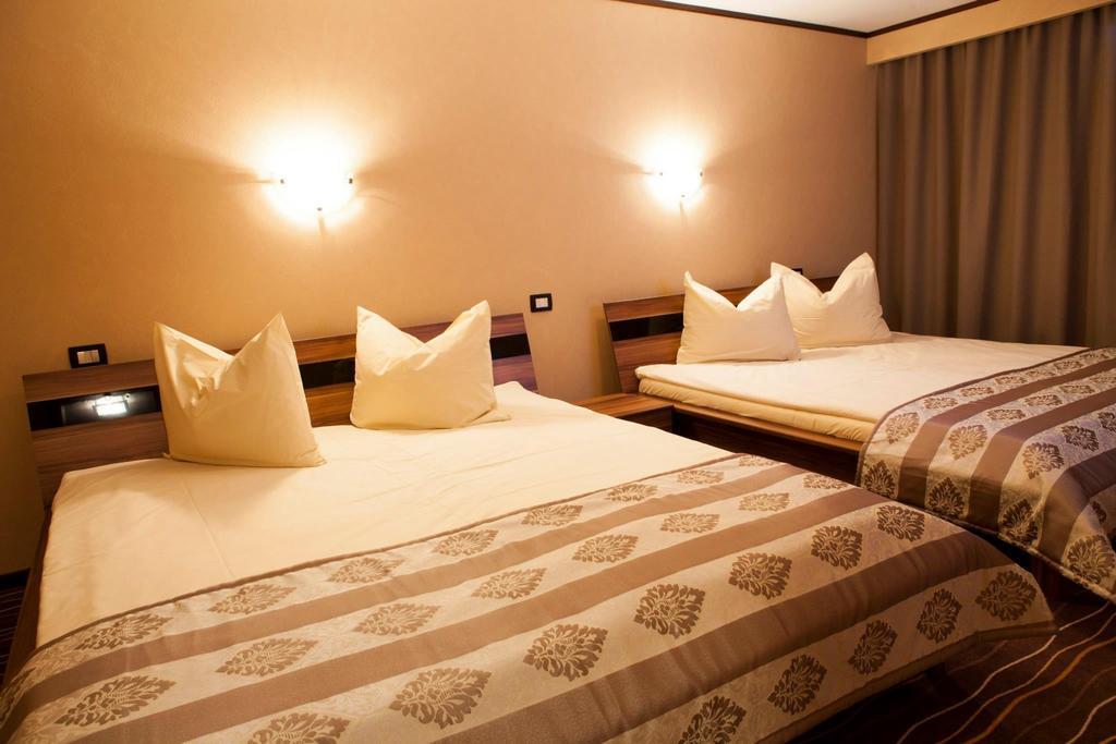 סובאטה Hotel Belvedere מראה חיצוני תמונה