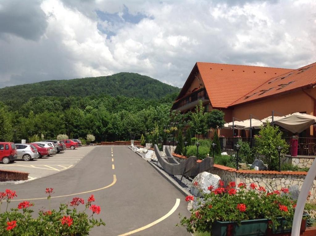 סובאטה Hotel Belvedere מראה חיצוני תמונה