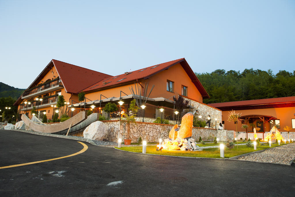 סובאטה Hotel Belvedere מראה חיצוני תמונה