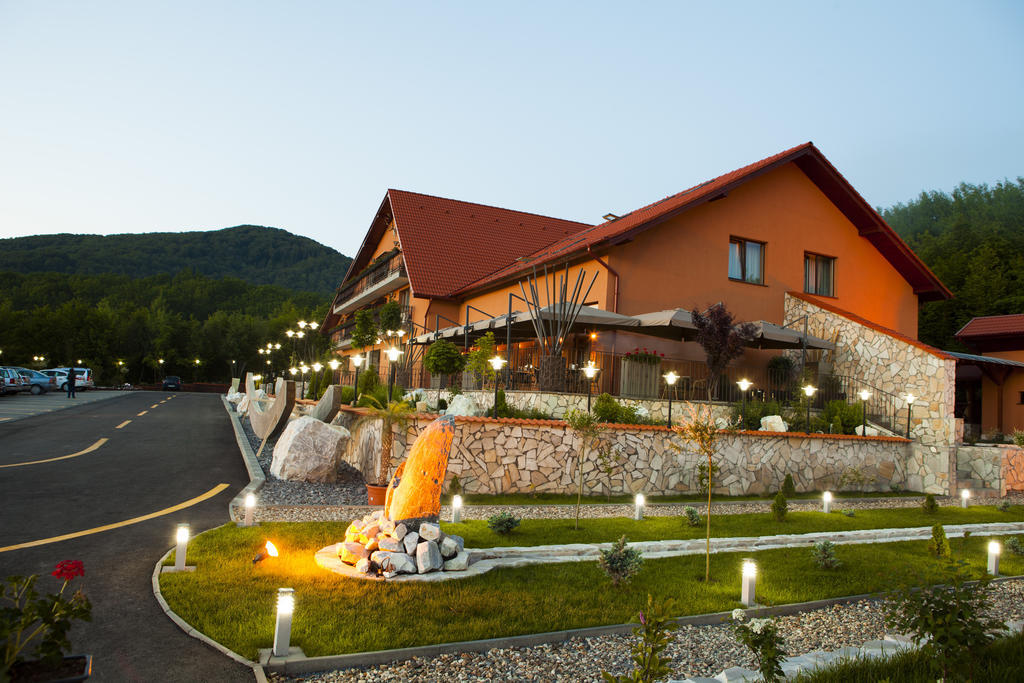 סובאטה Hotel Belvedere מראה חיצוני תמונה