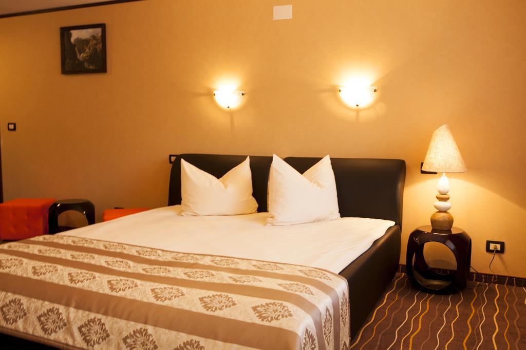סובאטה Hotel Belvedere חדר תמונה